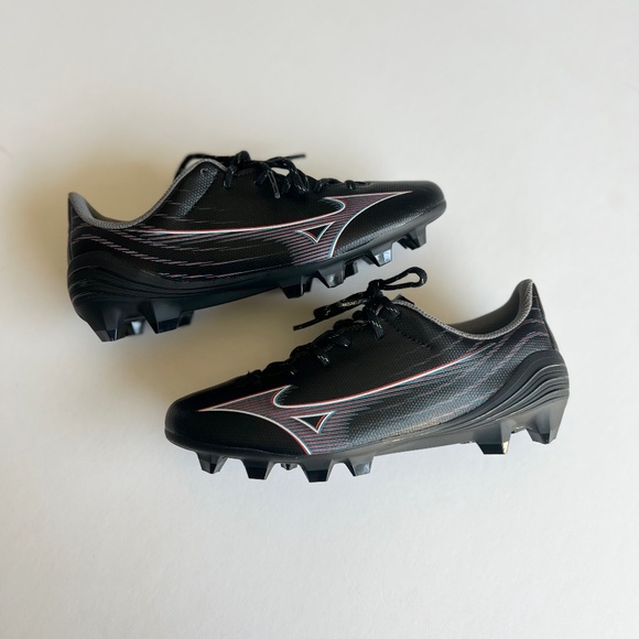 NWT MIZUNO Kids Soccer Cleats Size 4Y Alpha Select Jr. Shoes Runs 1/2 Size Small - Picture 1 of 11